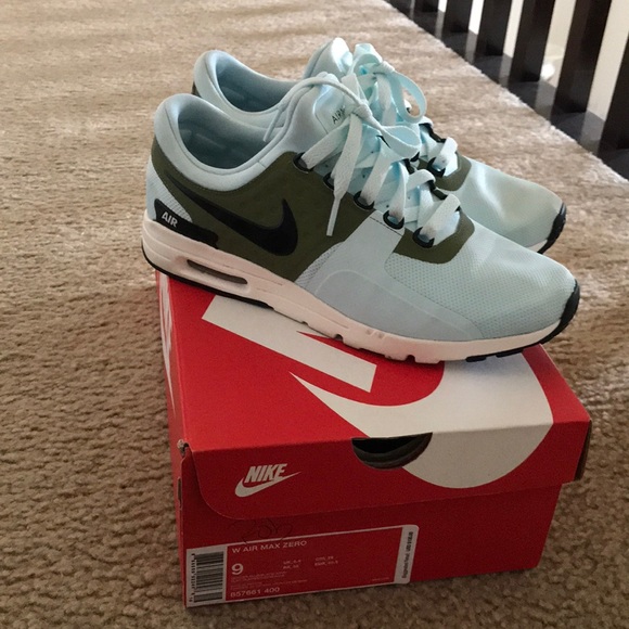 NIKE WOMEN’S Size 9 Air Max Zero - Picture 1 of 6
